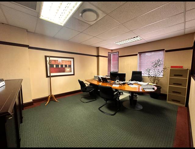 486M² OFFICE TO LET IN HOUGHTON ESTATE